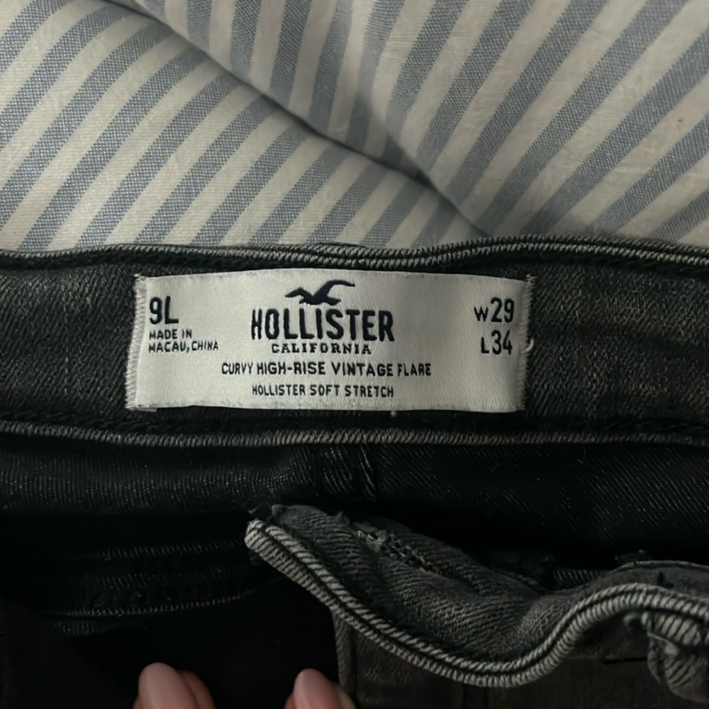 Hollister Curvy High-Rise Vintage Flare Jeans